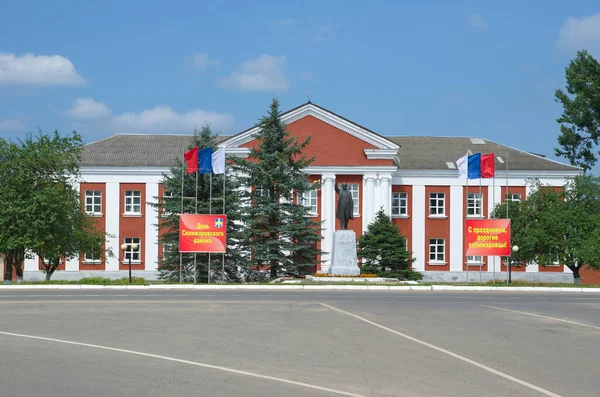 Selizharovo Región Tver Rusia Julio 2018 Edificio Administración Distrito Monumento —  Fotos de Stock