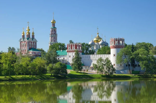 Mosteiro Novodevichy Dia Ensolarado Verão Moscou Rússia — Fotografia de Stock