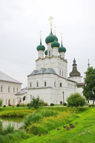 罗斯托夫 韦利奇 2019年7月24日 罗斯托夫 克里姆林宫 雅罗斯拉夫地区神学家约翰教堂的观点 俄罗斯的金戒指 — 图库照片