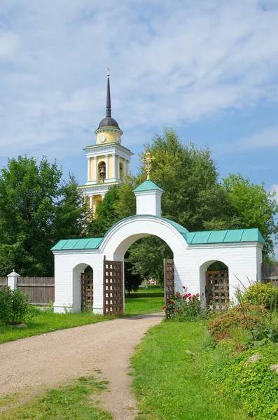 Campanile Del Monastero Santa Trinità Selizharovsky Porte Della Chiesa Pietro — Foto Stock