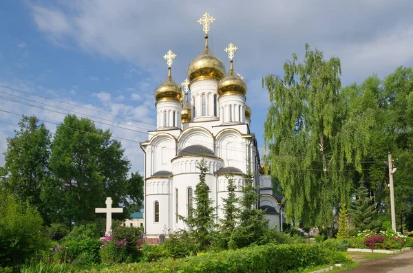 Aziz Niklas Manastırı 'ndaki Harikalar Diyarı Katedrali. Pereslavl-Zalessky, Yaroslavl bölgesi. Rusya 'nın altın yüzüğü