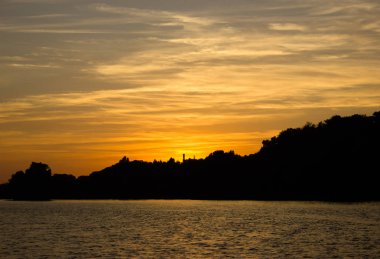 gün batımı tekne Nehri'nin ağzında