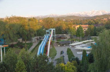 gökten gelen boş su parkı renkli su konumlar