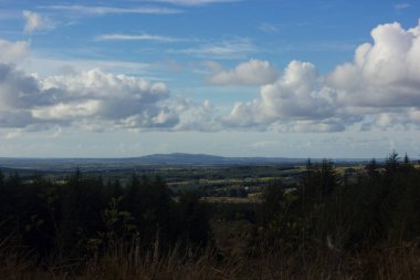 dağ doğa manzara mavi gökyüzü ile