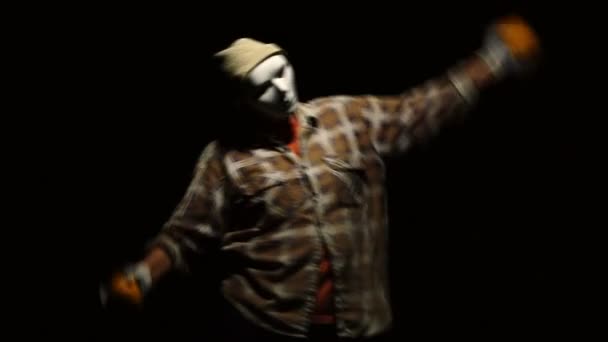 Ghost danser med pumpor på Halloween — Stockvideo