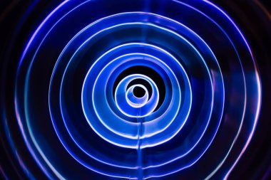 # Karanlıktaki ses dalgaları #