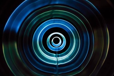 # Karanlıktaki ses dalgaları #