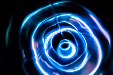 # Karanlıktaki ses dalgaları #