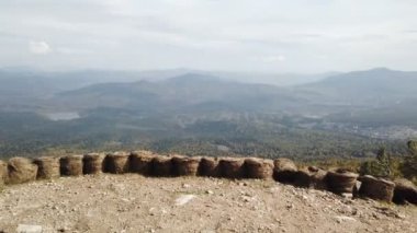 Tarlada pirinç hasat sonra saman Sheaves