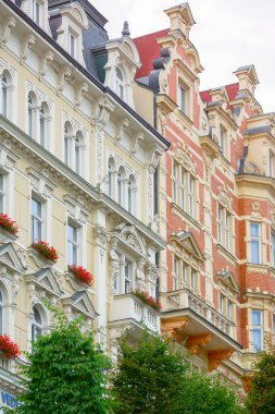 Karlovy Vary, Çek Cumhuriyeti - 13 Eylül 2013: sokakları şehir yağmur sonra.