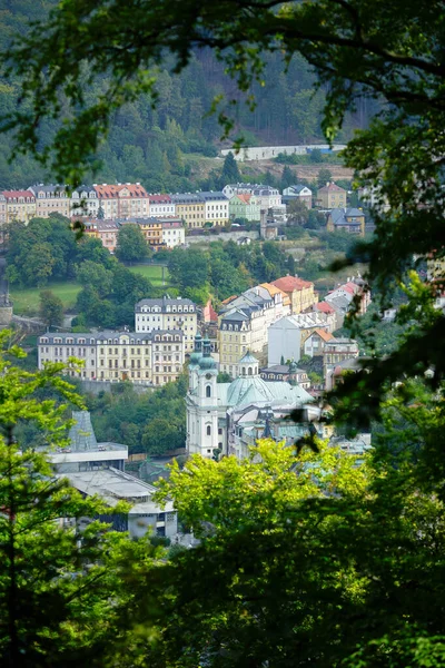 Karlovy Vary 。 上午运行时的视图 — 图库照片