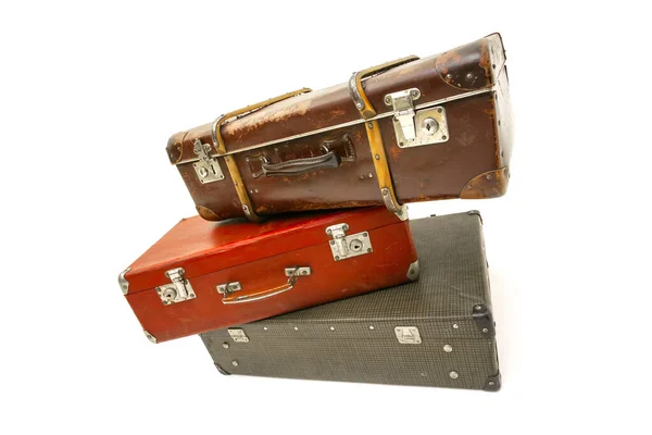 Vintage-Koffer vor weißem Hintergrund. Isoliert auf weißem Hintergrund — Stockfoto