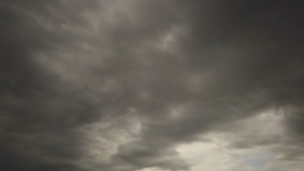 時間の経過雲、ロールパフィー雲、白いライトネス雲の時間の経過を移動している — ストック動画