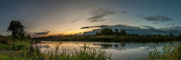 Beau Paysage Nocturne Une Vue Panoramique Pittoresque Sur Coucher Soleil — Photo