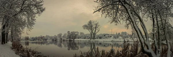 Szép Este Téli Táj Romantikus Kilátás Partról Folyó Egy Hóval — Stock Fotó