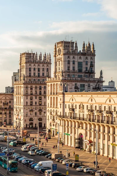 Minsk Weißrussland September 2017 Bahnhofsplatz Bahnhofsnähe Türme Tor Zur Stadt — Stockfoto