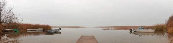 Vue Panoramique Panoramique Sur Une Baie Lacustre Avec Des Bateaux — Photo