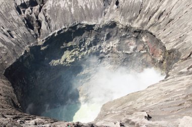 Bromo Tengger 'daki Bromo volkanı krateri Semeru Ulusal Parkı, Doğu Java, Endonezya