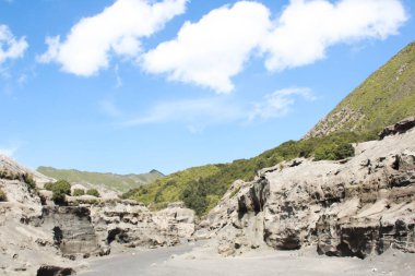 Mount Bromo, Mount Bromo Bromo Tengger Semeru Milli Parkı'nda, Doğu Java, Endonezya krater kayalarda