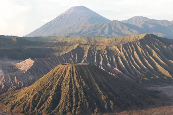 Bromo dağ manzaralı, Bromo Tengger Semeru Milli Parkı, Doğu Java, Endonezya Penanjakan açısından bir aktif yanardağ olduğunu