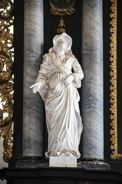 德国克鲁埃茨 - 2019年8月10日：德国克鲁埃茨玛丽安基尔切教堂的圣徒雕像 — 图库照片