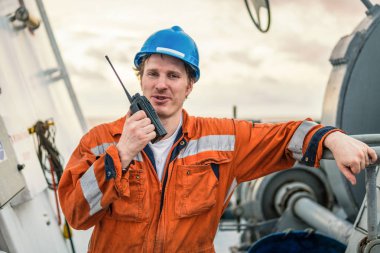 Vhf telsiz ile geminin güvertesinde Deniz Güverte subayı veya Şef dostum