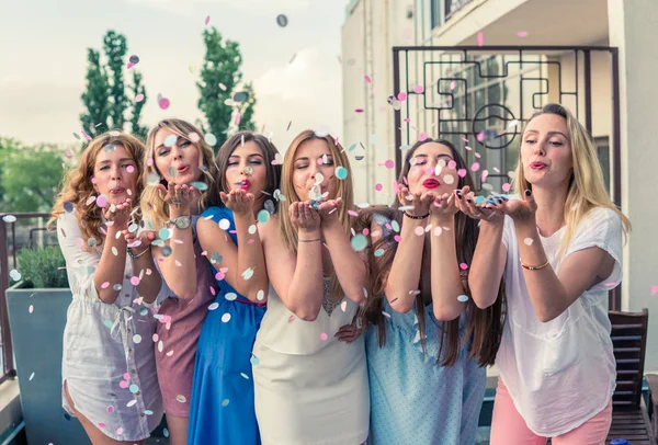 Beautiful Women Friends Having Fun At Bachelorette Party — Stock Photo, Image