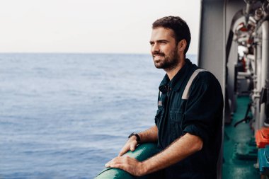 Güverte gemi veya gemi deniz güverte subayı veya Şef dostum