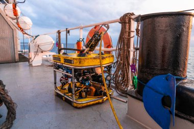 Uzaktan kumandalı araç mini Rov offshore geminin güvertesinde