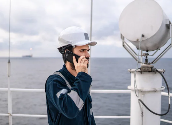 Ufficiale di coperta o ufficiale di coperta sul ponte della nave o della nave — Foto Stock