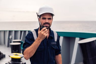 Güverte gemi veya gemi deniz güverte subayı veya Şef dostum