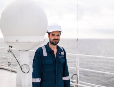 Servis teknisyeni veya asker Vsat terminal yakınındaki