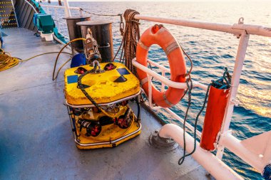 Uzaktan kumandalı araç mini Rov offshore geminin güvertesinde