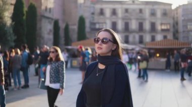 Etrafa ve Şehir Meydanı, turizm kavram yürümeye iş kadını
