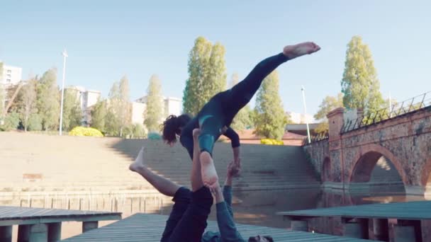Beautiful couple practicing acro yoga in the morning — Stock Video