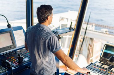 Deniz seyir subayı Köprüsü'nde gezinme izle sırasında