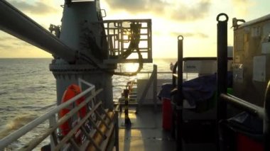 Çapa taşıma Römorkör İkmal gemisinde yürüyüş turu. Deniz manzarası