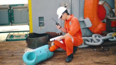 gemi veya gemi kontrol listesi ile güvertede İşler Müdürü