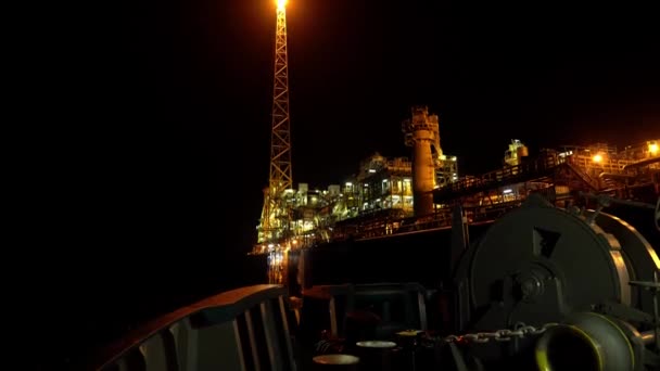 FPSO tanker vessel near Oil platform Rig. — Stock Video