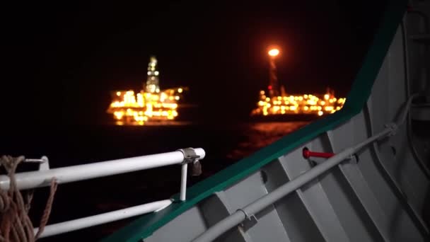 Petrol platformu Rig yakın Fpso tanker gemi. — Stok video