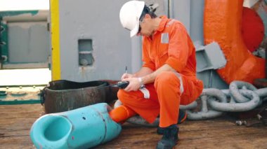 gemi veya gemi kontrol listesi ile güvertede İşler Müdürü