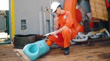 gemi veya gemi kontrol listesi ile güvertede İşler Müdürü