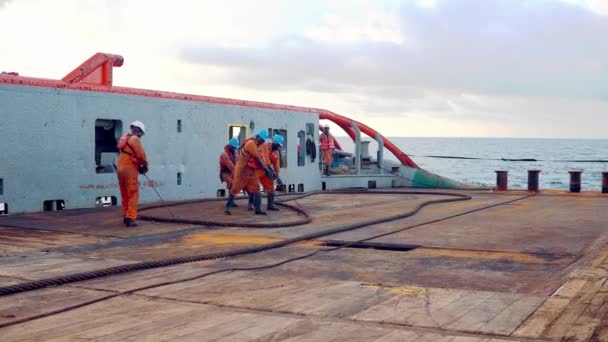 Anchor-handling Tug Supply AHTS vessel crew preparing vessel — Stock Video