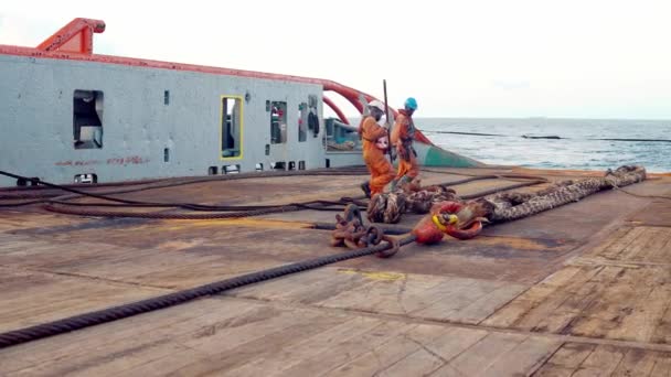 Anchor-handling Tug Supply AHTS vessel crew preparing vessel — Stock Video