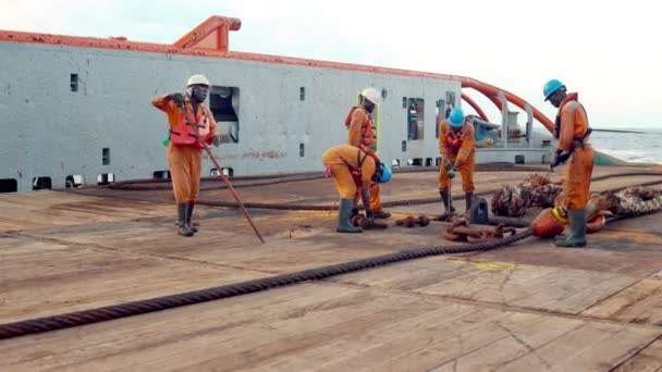 Anchor-handling Tug Supply AHTS vessel crew preparing vessel — Stock Video