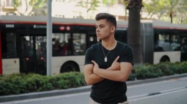 modern şehrin sokakta moda yakışıklı adam