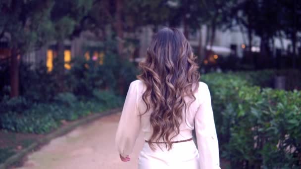 Beautiful Asian girl in white dress walking in the park — Stock Video