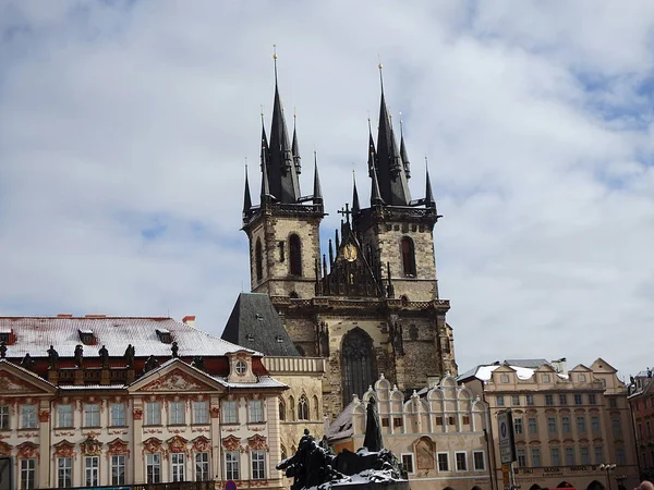 ティーンの前に神の母のティーン チェコ共和国 教区の教会の前に聖母教会 — ストック写真