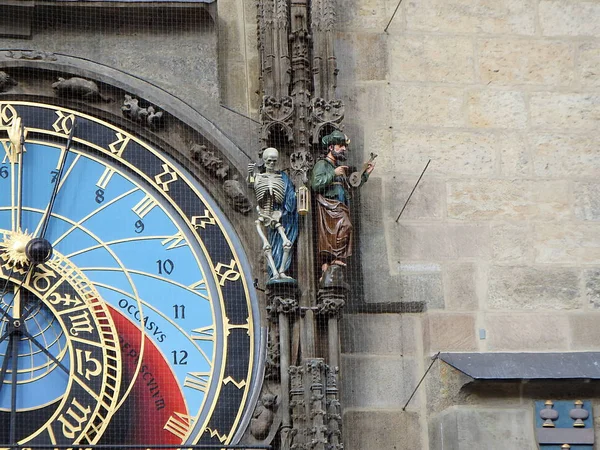 プラハの古い町市庁舎を表示から旧市街広場 チェコ共和国 プラハ天文時計 プラハ Orloj ロイヤリティフリーのストック写真