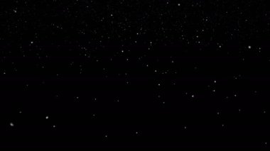 Siyah arkaplanda düşen kar taneleri